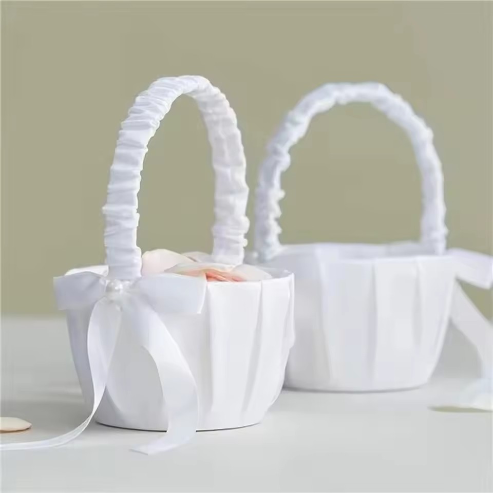 Panier à fleurs en satin blanc - Gardening Tools Girls avis et prix