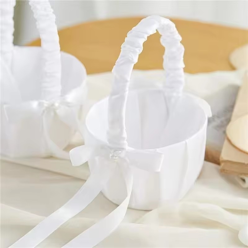 Panier à fleurs en satin blanc - Gardening Tools Girls avis et prix