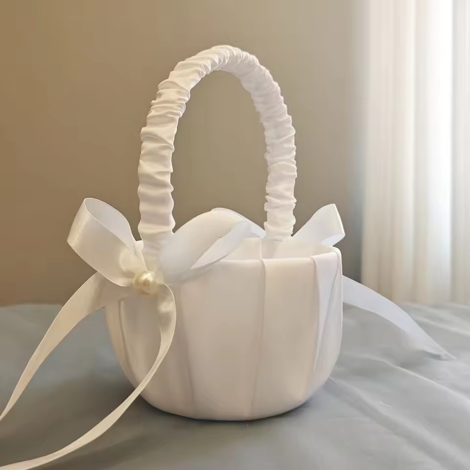 Panier à fleurs en satin blanc - Gardening Tools Girls avis et prix